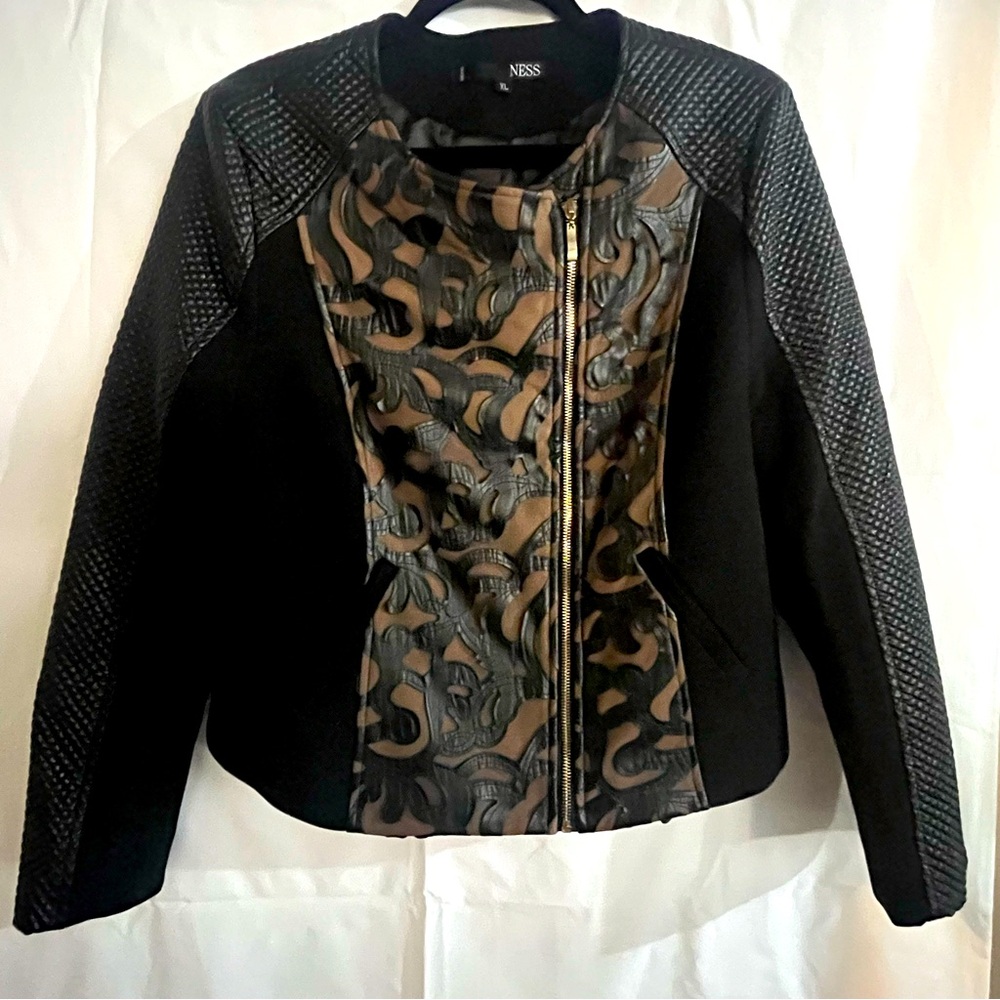 Women’s Ness Jacket in Black with Pattern Size XL
